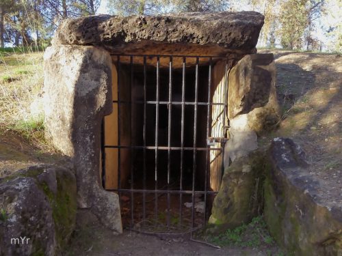 Dolmen  de Los Bermejales F2 Arenas del Rey Granada Andalucía
