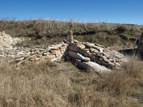 Tumba neolitica Peña de la Abuela Recostruccion Ambrona Burgos Castilla y León
