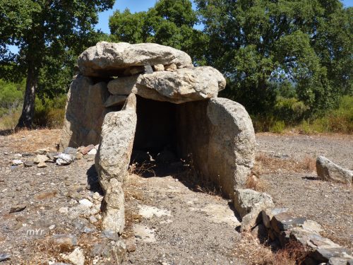 Dolmen-Cabana-Arqueta F1 Espolla Girona Cataluña