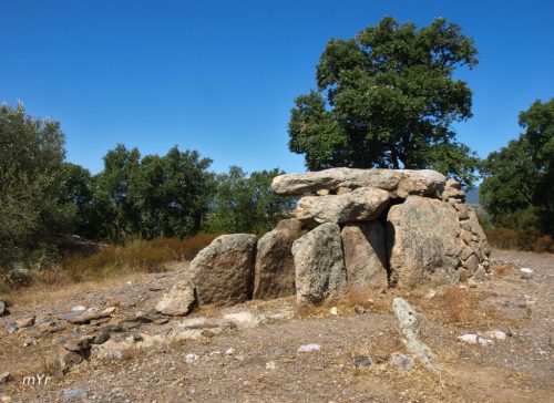 Dolmen-Cabana-Arqueta F2 Espolla Girona Cataluña