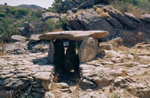 Dolmen Llit de la Generala Roses Girona