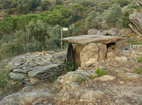 Dolmen Llit de la Generala F2 Roses Girona