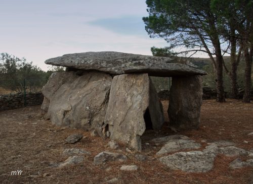 Dolmen-de-la-Creu-d'en-Cobertella Roses-Girona Cataluña