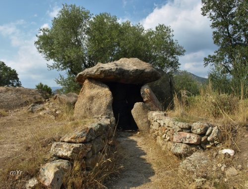Dolmen-de-la-Gutina F2-Sant-Climent-Sescebes-Girona Cataluña