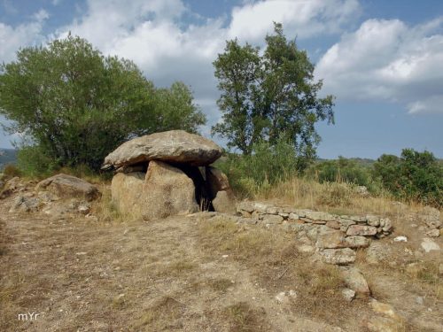 Dolmen-de-la-Gutina F1-Sant-Climent-Sescebes-Girona Cataluña