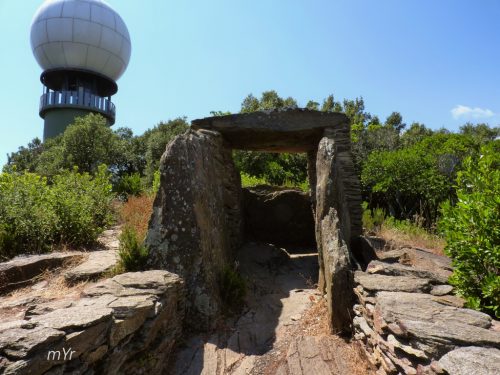 Dolmen-del-Puig-d'Arques F2 Cruïlles-Girona Cataluña