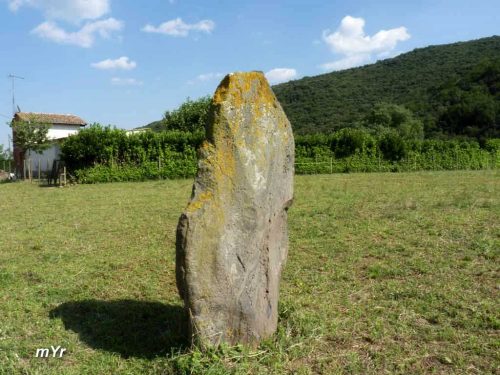 Menhir-de-la-Pedra-del-Diable-Santa-Pau-Girona Cataluña
