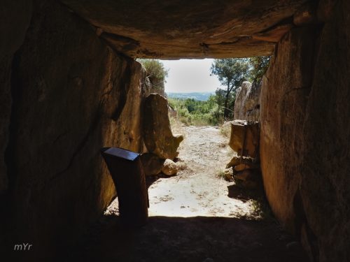 Dolmen-de-Llanera F2 Vila de la Gola dels Bous Lleida. Cataluña
