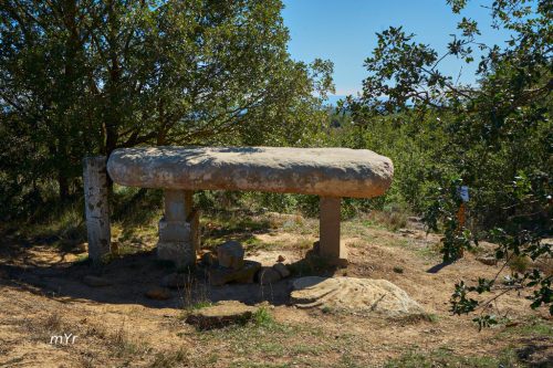 Estatua menhir Roc de la Virgen El Mracle Rines Lleida Cataluña