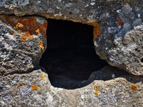 Necropolis Pranu Muttedu Domus de Janas 2 Goni  Cagliari Cerdeña-Italia