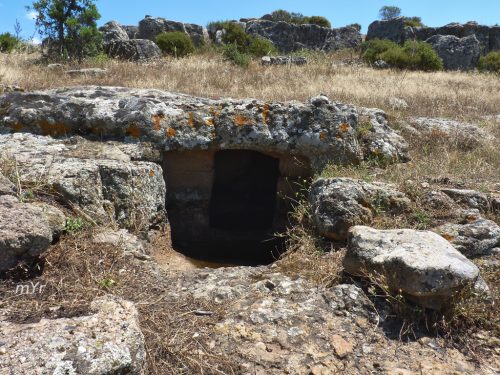 Necropolis Pranu Muttedu Domus de Janas 3 Goni Cagliari Cerdeña-Italia