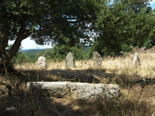 Aliniamiento de Biru 'e Concas F4 Sorgono  Nuoro Cerdeña-Italia
