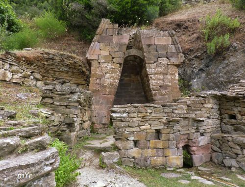 Pozo Sacro Su tempiesu di Orune  F1 Nuoro Cerdeña-Italia