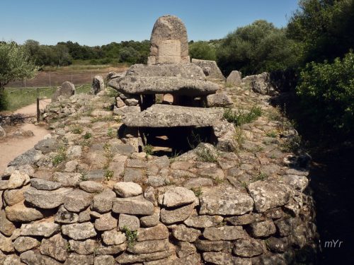 Tomba dei Giganti Coddu Vecchiu F2 Arzachena Olbia Tempio Cerdeña-Italia
