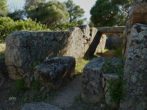 Tomba dei giganti di Moru F1 Arzachena Olbia Tempio Cerdeña-Italia