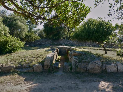 Tomba dei giganti di Moru F2 Arzachena Olbia Tempio Cerdeña-Italia