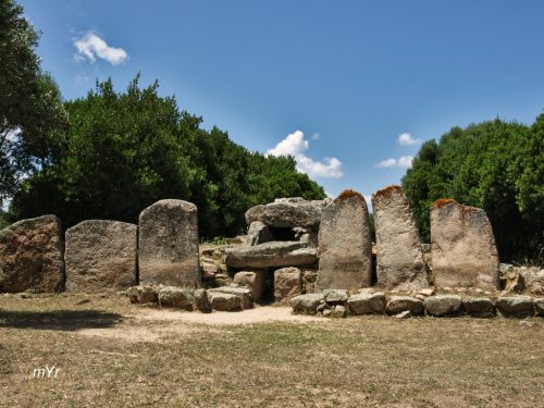 Tomba dei giganti di Su Mont'e s Abe Olbia Tempio Cerdeña-Italia