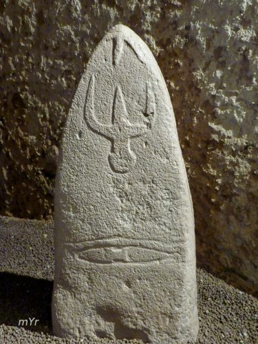 Estatua menhir Genna Arrel I Museo de Laconi Oristano Cerdeña-Italia