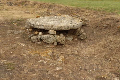 Dolmen-Monte-D-Accoddi-Piramide-Sassari-Cerdena-Italia