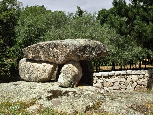 Dolmen de Billella Luras Cerdeña-Italia