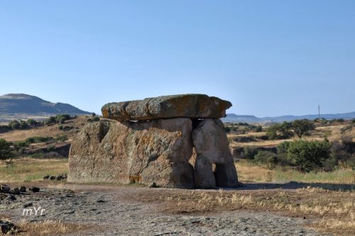 Dolmen-de-Sa-coveccada F1 Mores Sassari Cerdeña-Italia