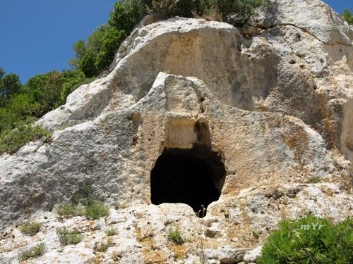 Necropolis Mesu e montes tumba III Ossi Sassari Cerdeña-Italia