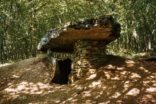 Dolmen du Bois-de-Monfarbeau 2 Ternant Beaune Côte-d'Or Borgoña