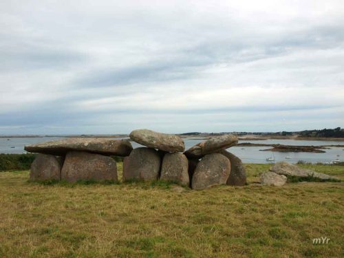 Allée couverte les Trois Tables  Place Ile Milliau Côtes-d'Armor Bretaña