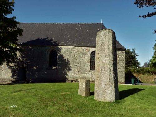 Estelas de la Chapelle de la Croix Plélauff  Pontivy Côtes-d'Armor Bretaña