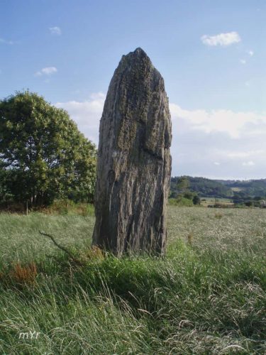 Menhir de Callac St-Gilles-Vieux-Marché Côtes-d Armor Bretaña