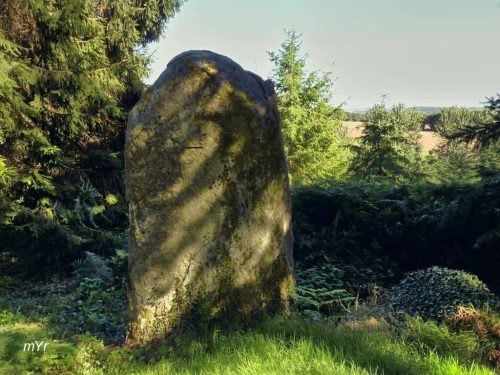 Menhir de Kerauffret Plouguernével Pontivy Côtes-d'Armor Bretaña