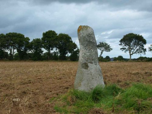 Menhir de Klandy Ploumilliau Lannion Côtes-d'Armor Bretaña