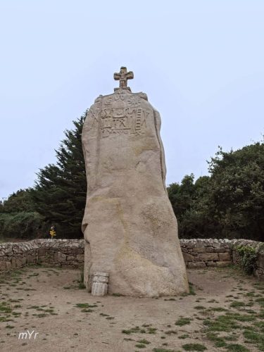 Menhir de Saint-Uzec Pleumeur-Bodou Lannion Côtes-d'Armor Bretaña