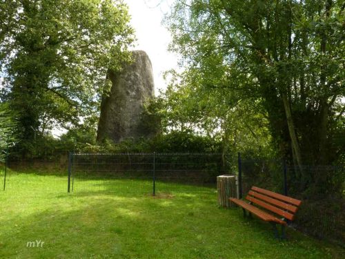 Menhir du hameau Glomel Côtes-d'Armor Bretaña