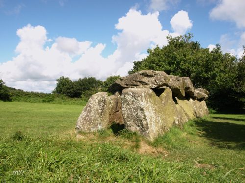 Allée couverte Mougau F2 Commana Morlaix Finistère Bretaña