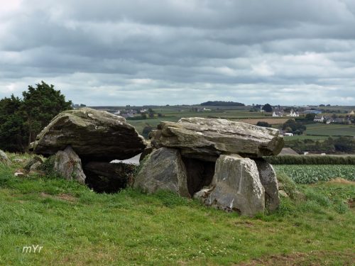 Dolmen-de-Kerangouez o Kerivin-Saint-Pol-de-Léon Morlaix Finistère Bretaña