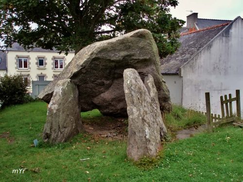 Dolmen de Lilia  Plouguerneau Brest  Finisterre Bretaña 