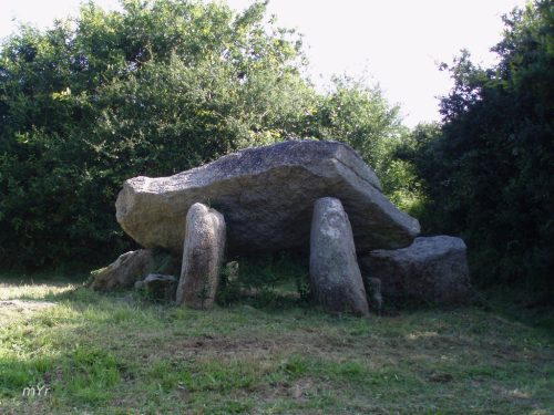 Dolmen de Tronval  Plobannalec-Lesconil  Quimper Finistère Bretaña