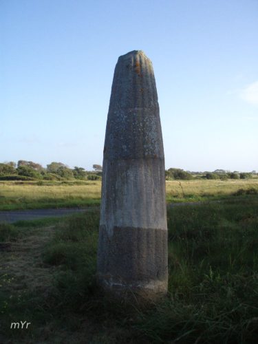 Eestela de Kerveltré Saint-Jean-Trolimonl Quimper Finistère Bretaña