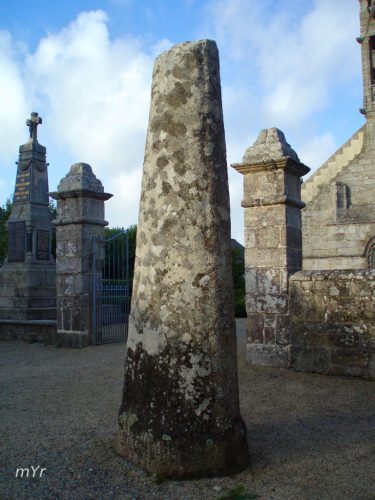Eestela de Saint-Jean-Trolimonl 2 Quimper Finistère Bretaña