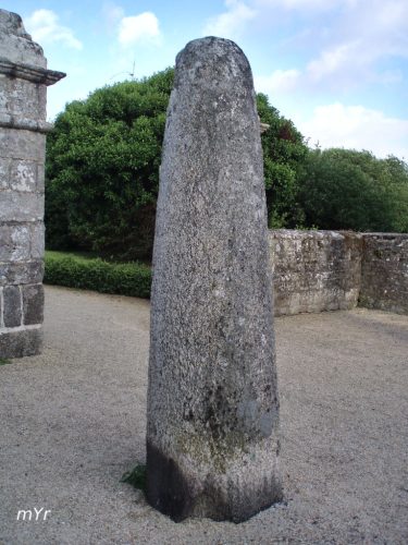 Eestela de Saint-Jean-Trolimonl  Quimper Finistère Bretaña