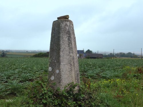 Estela de Quilivarzou Cléder Morlaix Finistère Bretaña