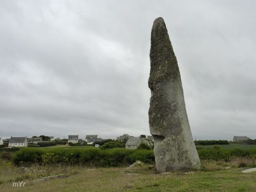 Menhir Cam Louis F2 Kergoarat Plouescat Morlaix Finistère Bretaña