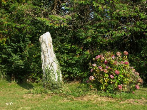Menhir de Croas an Teurec Saint-Goazec  Châteaulin Finistère Bretaña