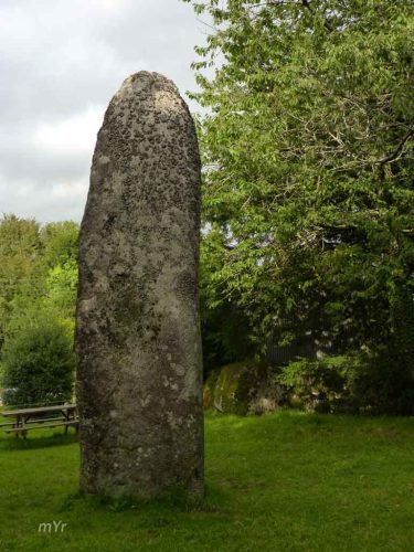 Menhir de Kerampeulven berrien Morlaix Finistère Bretaña