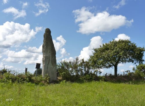 Menhir de Kerellou Plouegat-Moysan Morlaix Finistère Bretaña