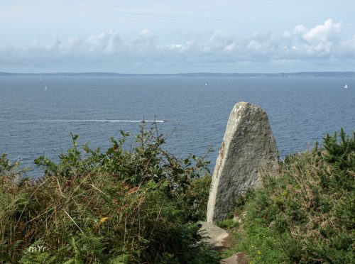 Menhir de Kergavan F1 Poullan-sur-Mer Quimper Finistère Bretaña