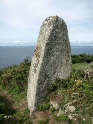 Menhir de Kergavan F2 Poullan-sur-Mer Quimper Finistère Bretaña