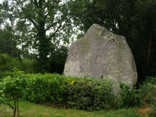 Menhir de Kerscaven Penmarch F1 Quimper Finistère