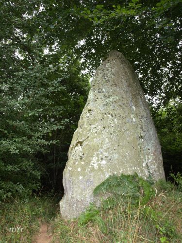 Menhir de la Chapelle de Kerinec Poullan-sur-Mer Quimper Finistère Bretaña